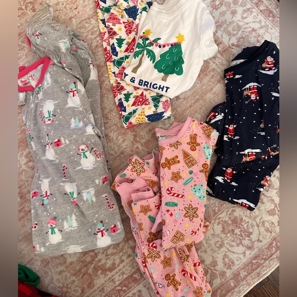Christmas PJS 5T (tags says 6 but fit like a 5)